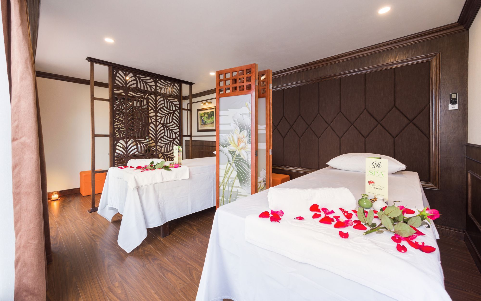 Khách sạn Mon Cheri Cruises