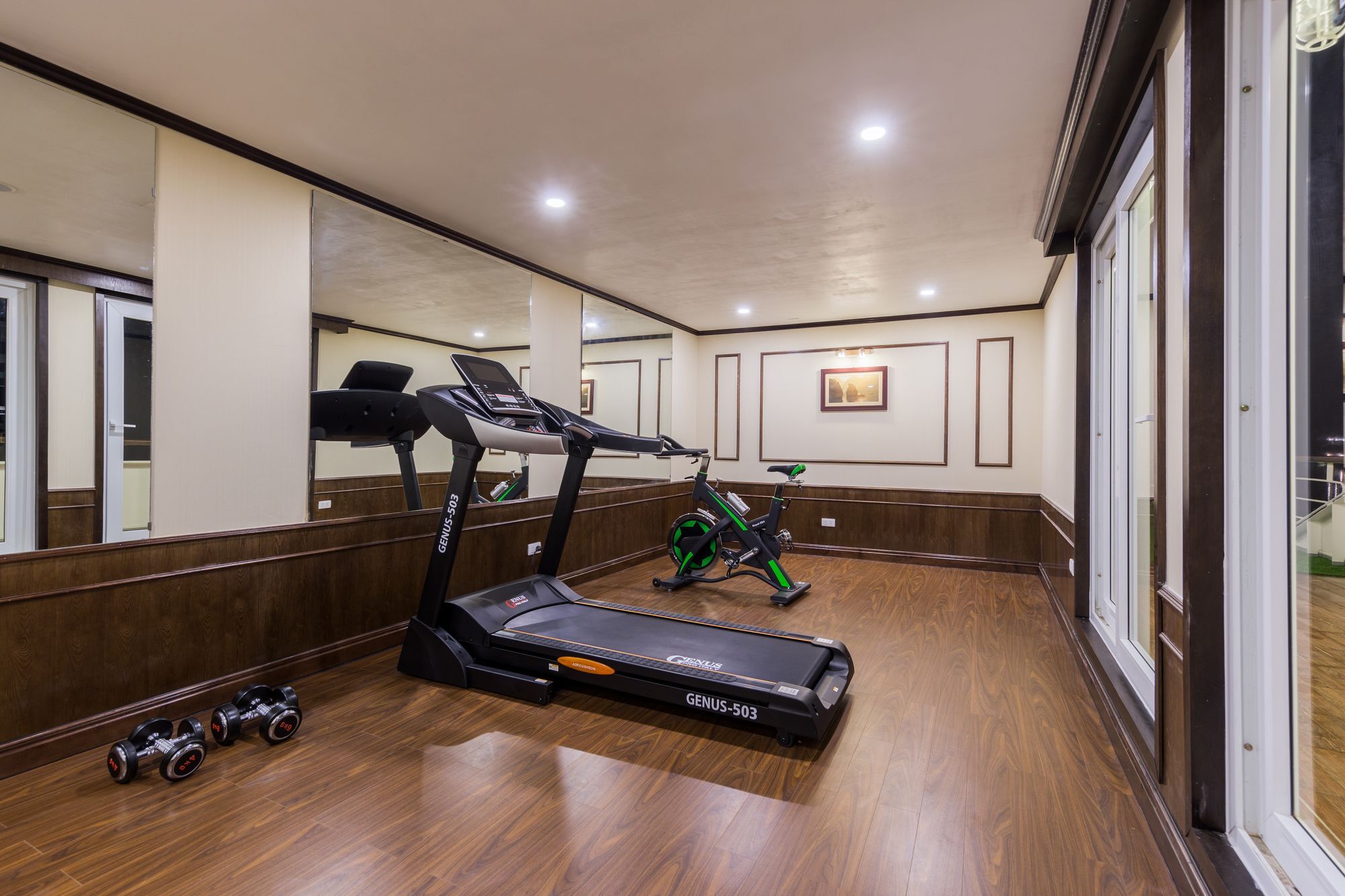 Khách sạn Mon Cheri Cruises