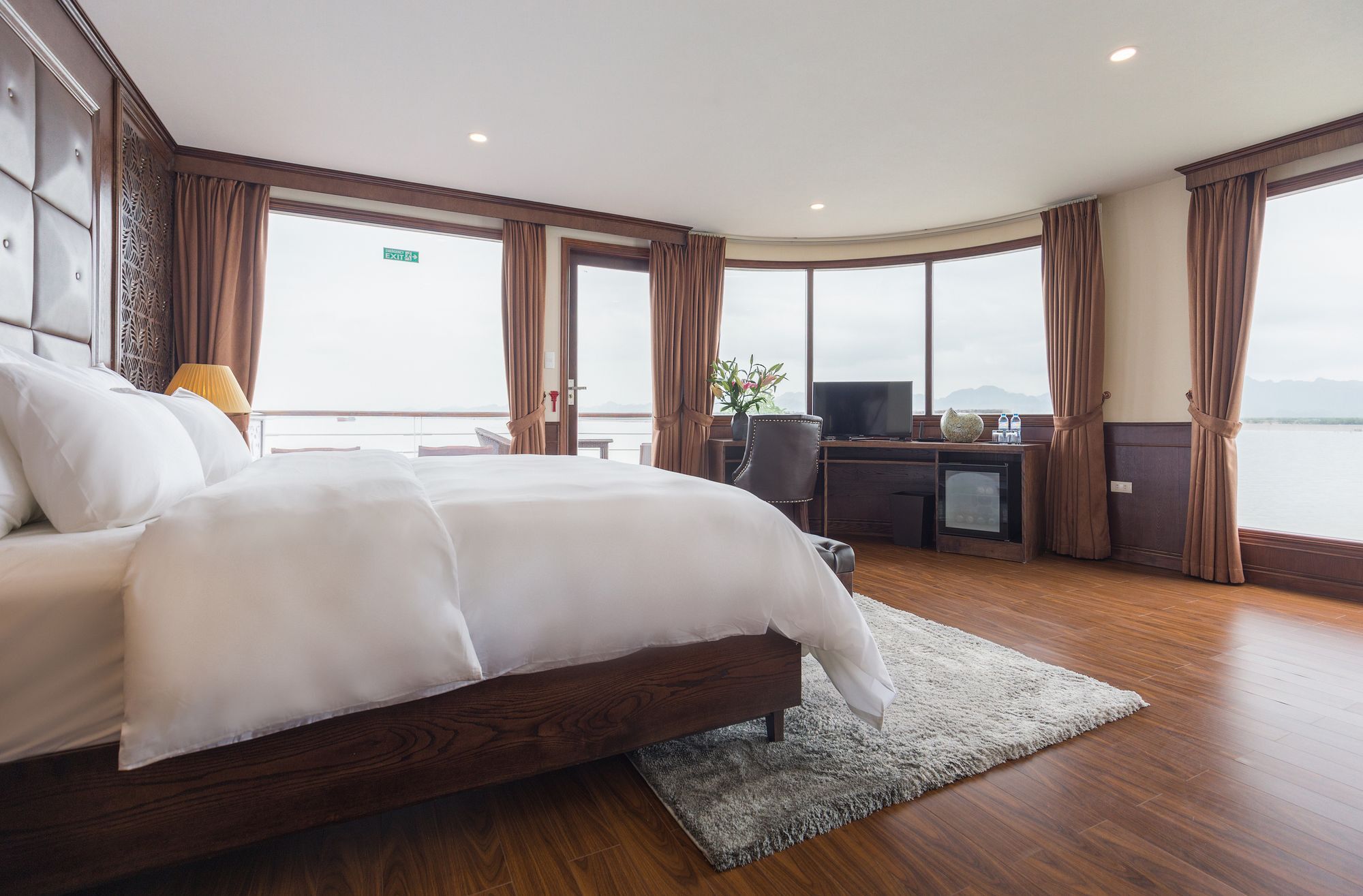 Mon Cheri Cruises Khách sạn 4*