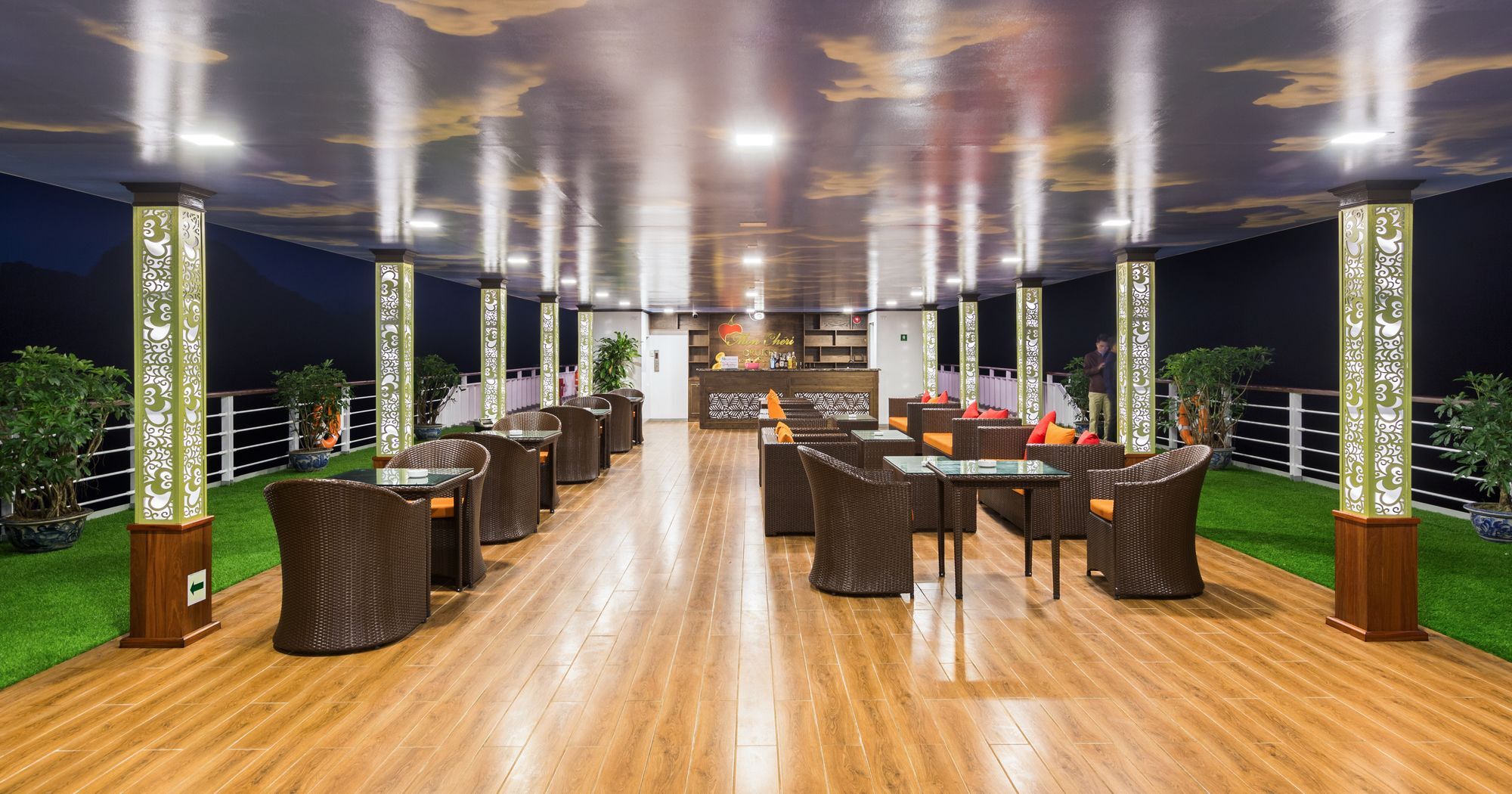 Mon Cheri Cruises Khách sạn 4*
