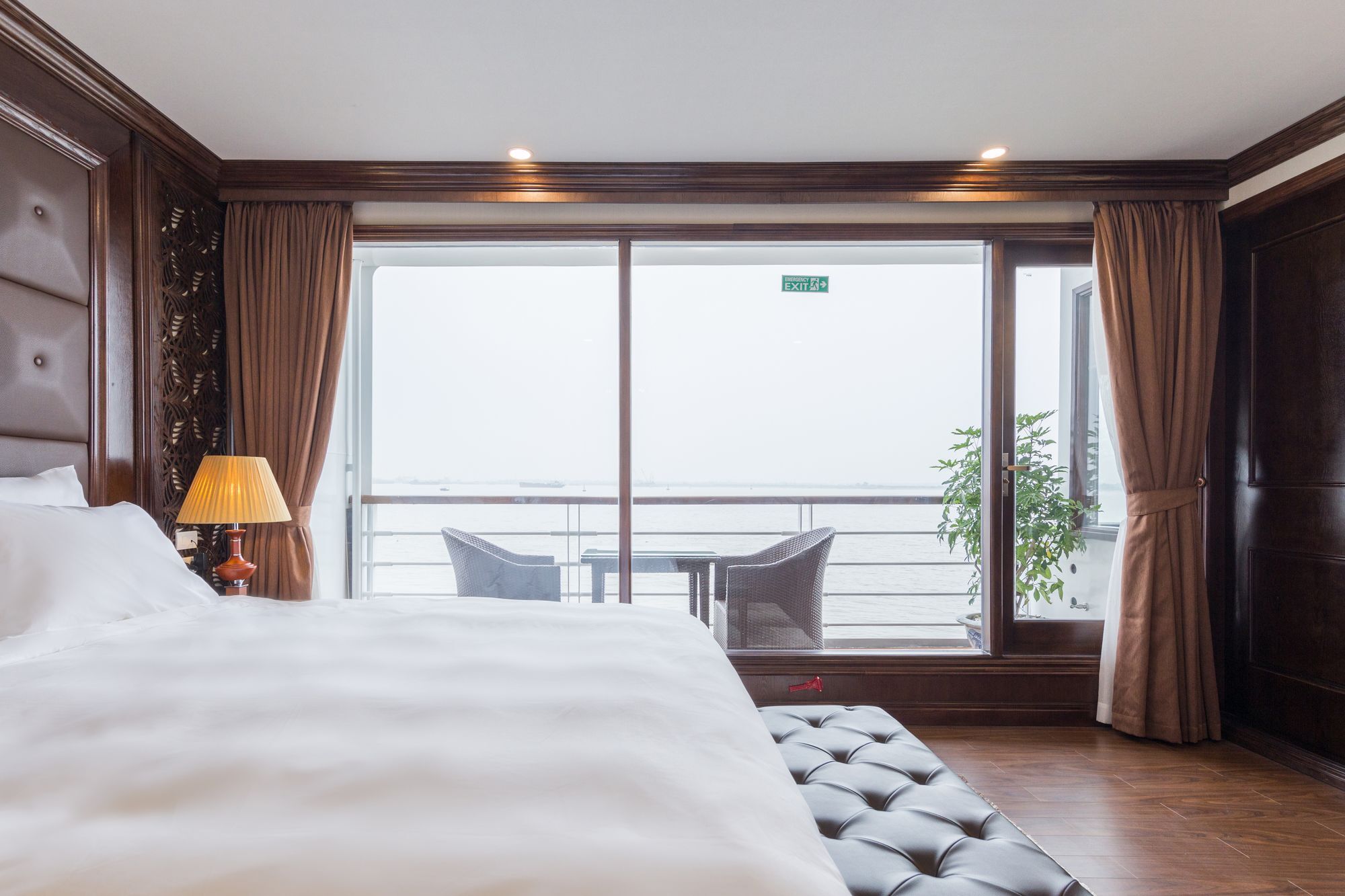Khách sạn Mon Cheri Cruises