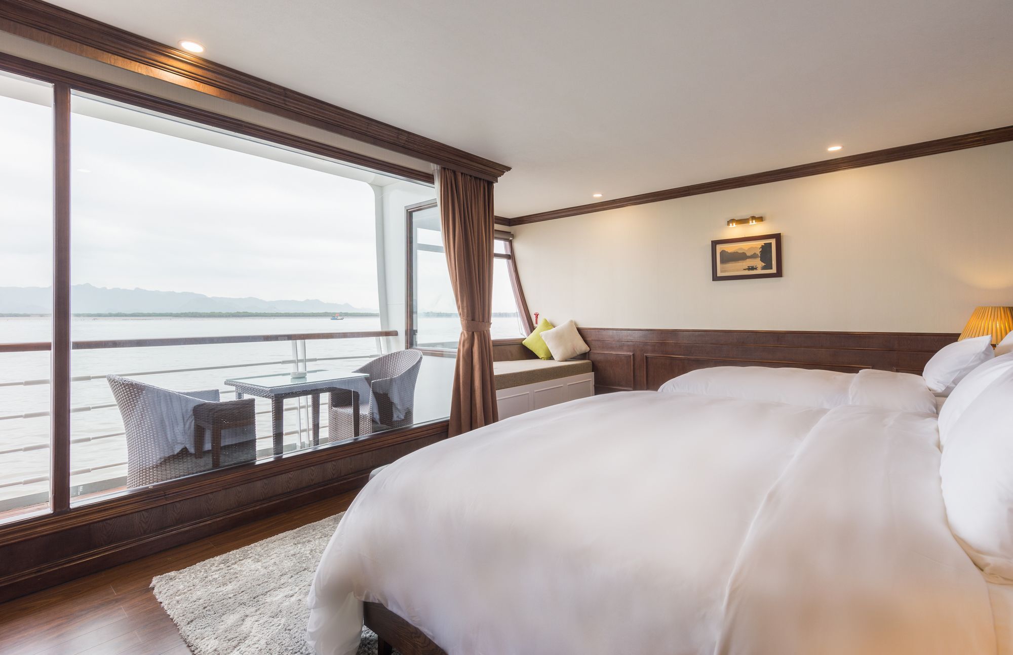 Khách sạn Mon Cheri Cruises 4*