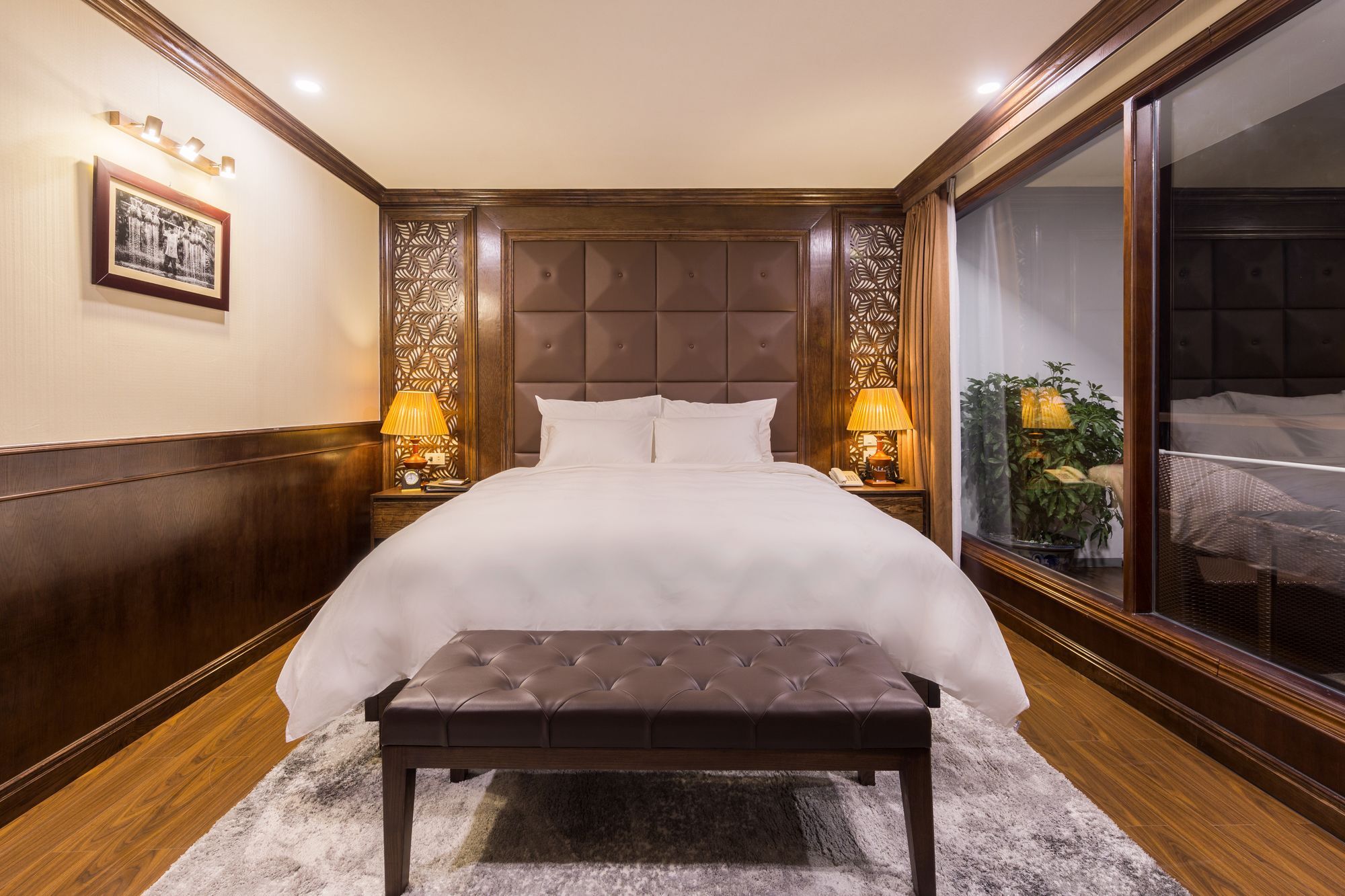 Khách sạn Mon Cheri Cruises