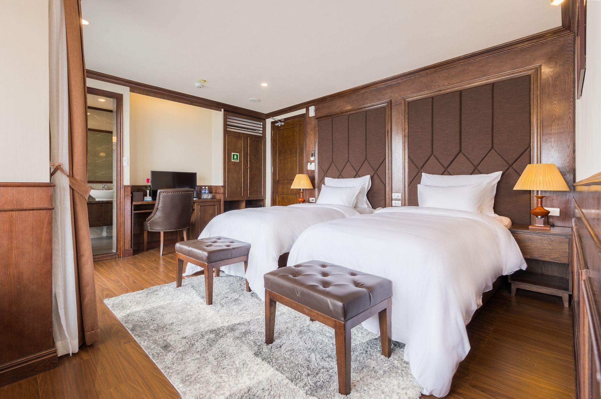 Mon Cheri Cruises 4*