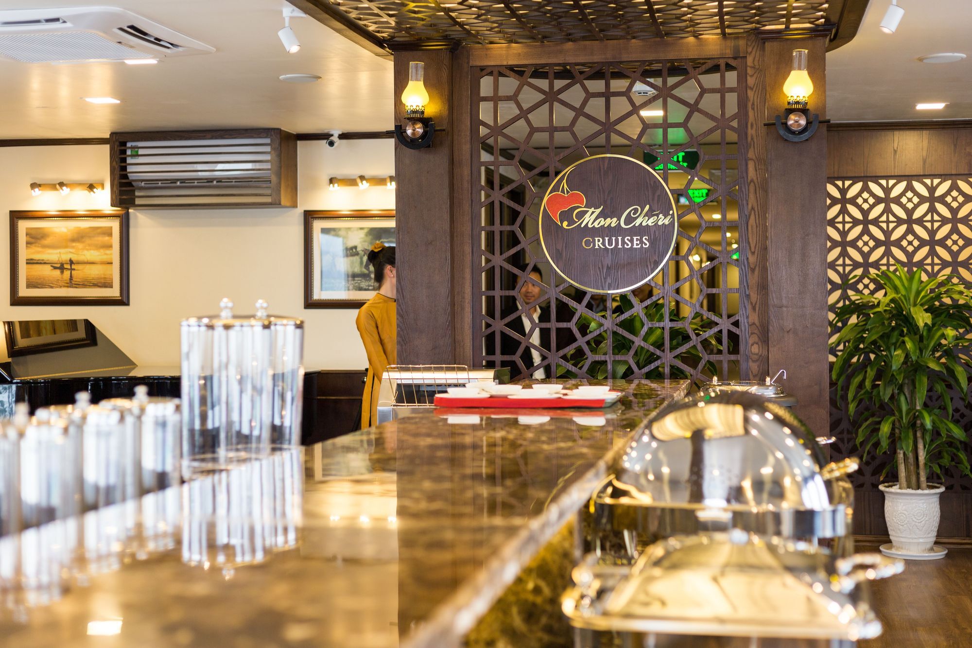 Mon Cheri Cruises Khách sạn 4*
